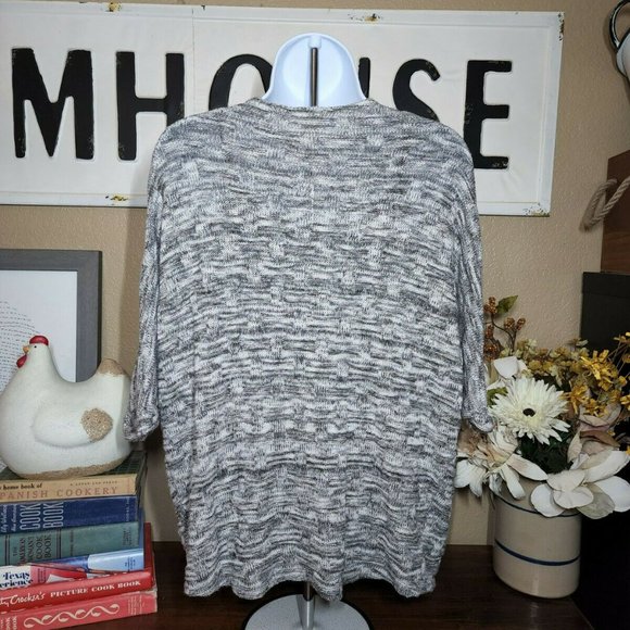 HOT GINGER BLACK, GRAY AND WHITE BASKET WEAVE KNIT CARDIGAN SIZE M - Picture 2 of 4